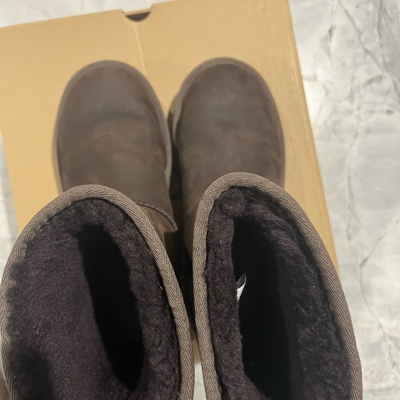 UGG Classic Short II Women’s Brown Boot - Size 9 - Picture 5 of 8